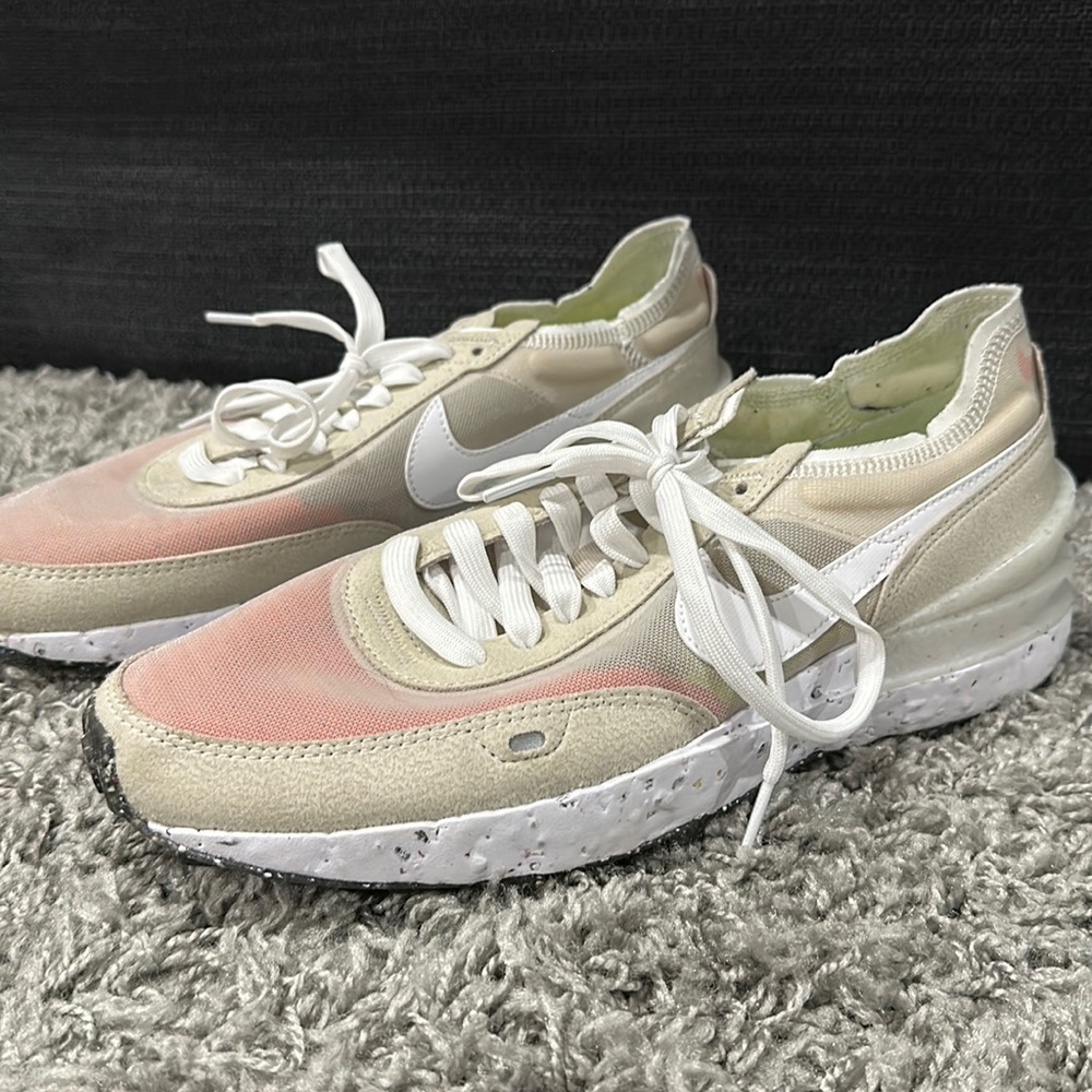 NWOT Nike Waffle One 9.5